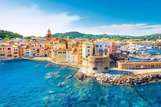 Vue de Saint-Tropez et de son port